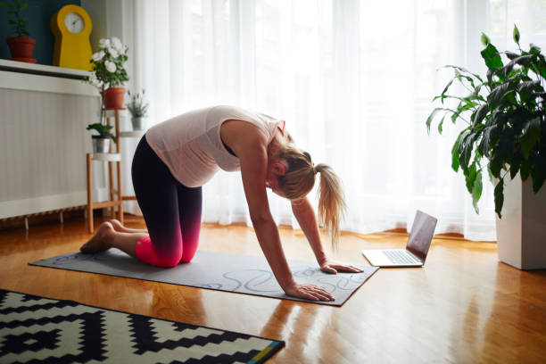 istock Fit Pregnant Woman 1044224476