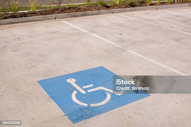 Знак Для Инвалидной Коляски — стоковые фотографии и другие картинки Автостоянка - Автостоянка, Без людей, Горизонтальный