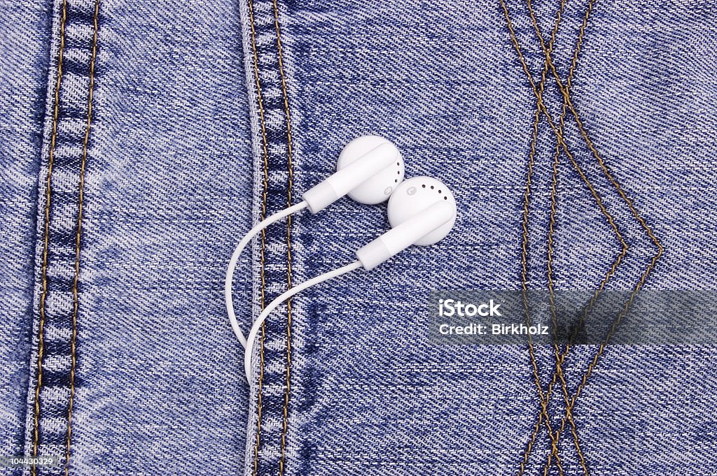 Écouteurs sortir de poche - Photo de Baladeur MP3 libre de droits