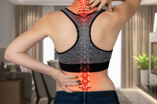 dolor de espalda de las mujeres - back rear view pain backache fotografías e imágenes de stock