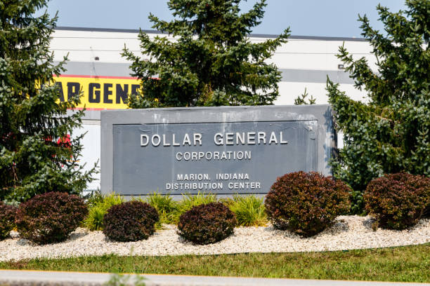 Dollar General Distribution Center. Dollar General is a Small-Box Discount Retailer V Muncie - Circa August 2018: Dollar General Distribution Center. Dollar General is a Small-Box Discount Retailer V loudon stock pictures, royalty-free photos & images