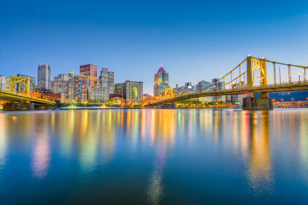 istock Pittsburgh, Pennsylvania, USA Skyline 1044334848