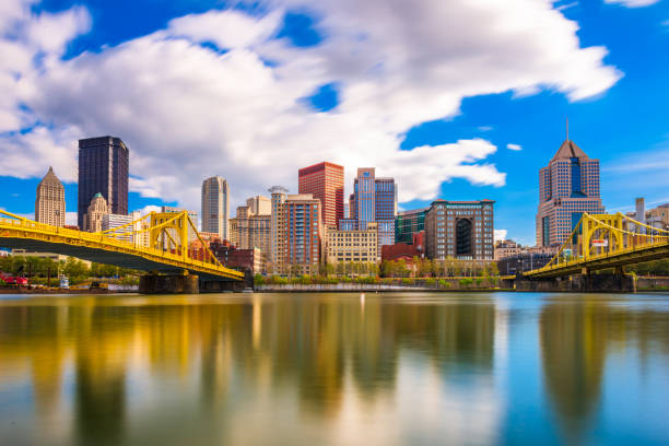 istock Pittsburgh, Pennsylvania, USA Skyline 1044335204