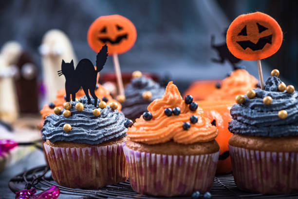 Black and orange cupcakes decorated for Halloween Black and orange cupcakes decorated for Halloween. halloween cupcake stock pictures, royalty-free photos & images
