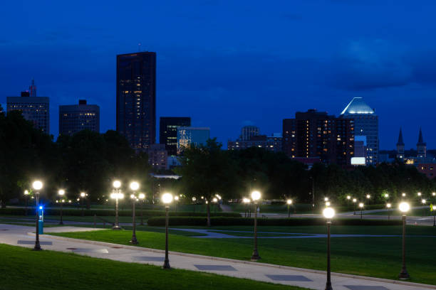 istock Architecture of St. Paul seen at night 1044429012