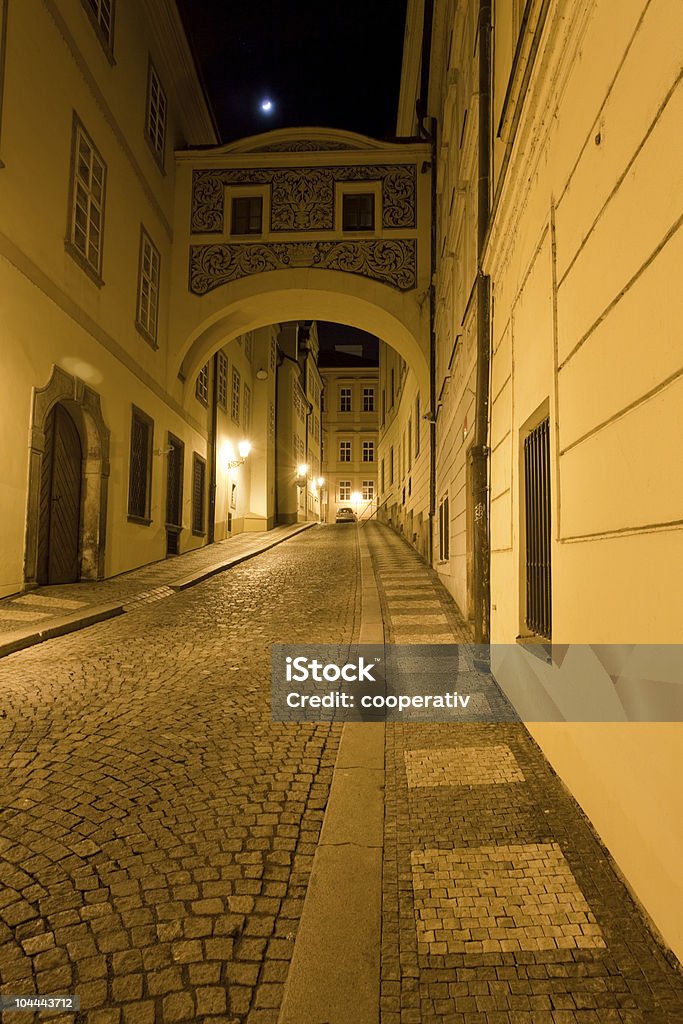 Calle de Praga en la noche, - Foto de stock de Aire libre libre de derechos