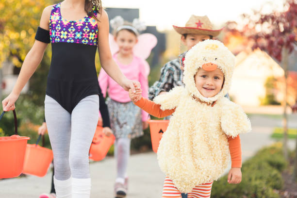 istock Trick or treaters on the hunt 1044472252