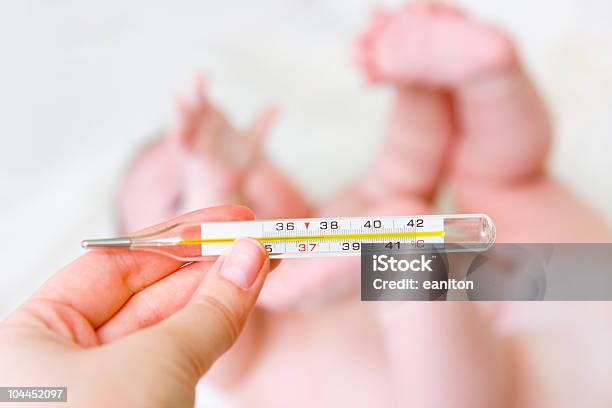 Thermometer Stockfoto und mehr Bilder von Baby - Baby, Europäischer Abstammung, Farbbild