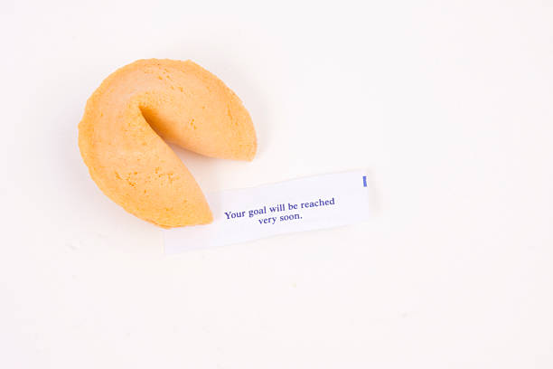 bolinho da sorte - aspirations chinese cuisine fortune cookie wishing imagens e fotografias de stock