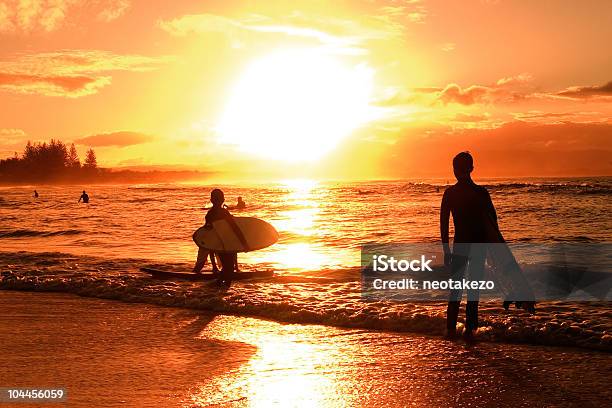 Tramonto Sulla Spiaggia - Fotografie stock e altre immagini di Acqua - Acqua, Ambientazione esterna, Arancione