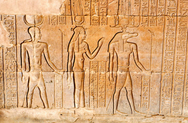 freski i hieroglify na ścianie egipskiej - ancient civilization people time visual art zdjęcia i obrazy z banku zdjęć