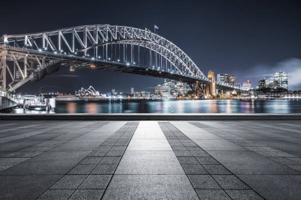 frente quadrado vazio da ponte do porto de sydney - sydney australia sydney harbor australia night - fotografias e filmes do acervo