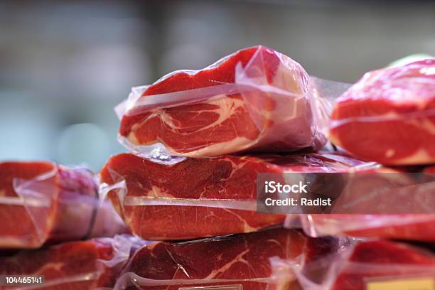 Carne No Mercado - Fotografias de stock e mais imagens de Banca de Mercado - Banca de Mercado, Carne, Carne de Porco