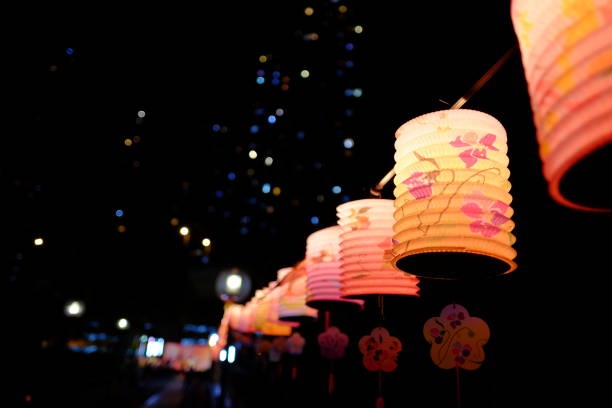 中秋佳節的中國傳統燈籠裝飾 - 中秋 個照片及圖片檔