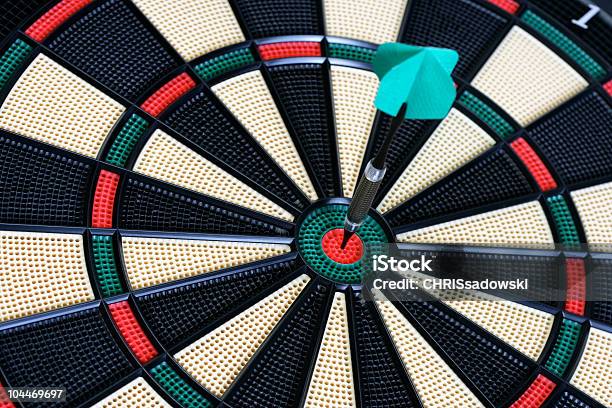 Abnäher Stockfoto und mehr Bilder von Dartpfeil - Dartpfeil, Darts, Dartscheibe