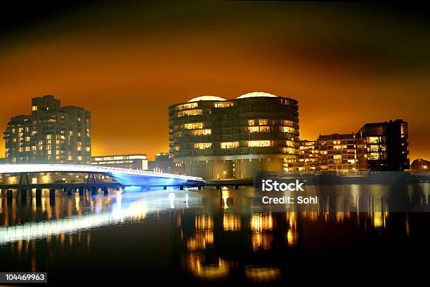 Stadt Bei Nacht Stockfoto und mehr Bilder von Abenddämmerung - Abenddämmerung, Architektur, Außenaufnahme von Gebäuden