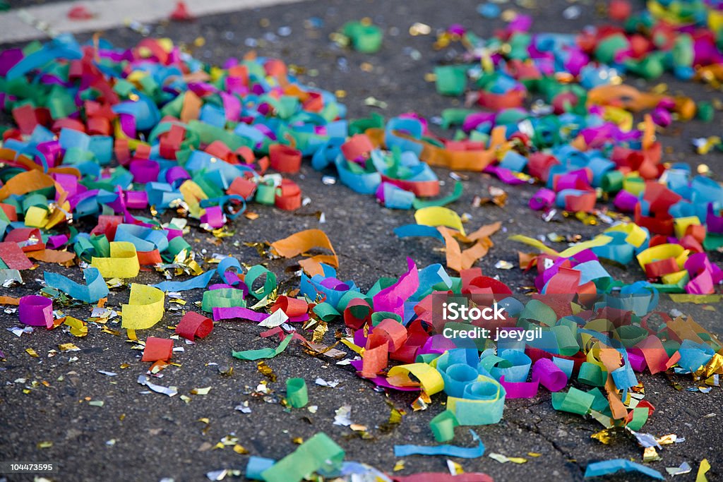 Confetti sur la rue 2 - Photo de Défilé libre de droits