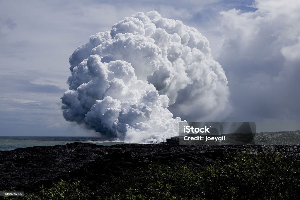 Lava Flow no mar - Foto de stock de Nuvem Cogumelo royalty-free