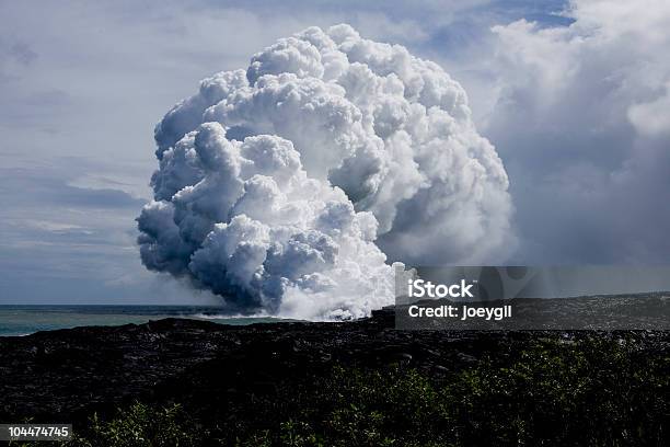 Foto de Lava Flow No Mar e mais fotos de stock de Nuvem Cogumelo - Nuvem Cogumelo, Parque Nacional dos Vulcões do Havaí, Entrar em Erupção