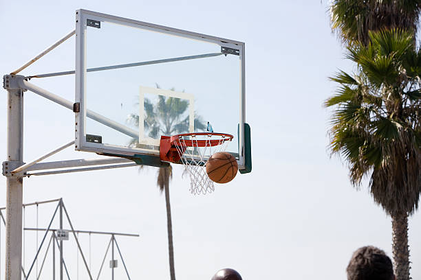 basketball-miss - basketball basketball hoop california southern california stock-fotos und bilder