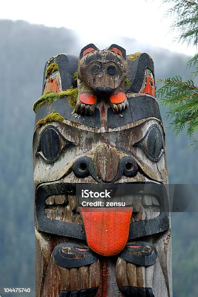 Totem - Fotografias de stock e mais imagens de Mastro Totémico - Mastro Totémico, Ketchikan, Cultura do Alasca