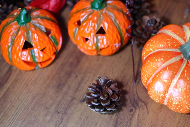 хэллоуин украшения, такие как призраки тыквы - jack fruit ст�оковые фото и изображения