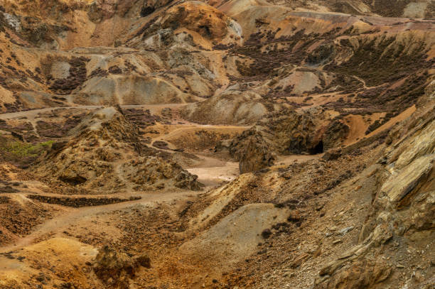 ケープタウン山銅鉱山、アングルシー島、北ウェールズの。 - pit mine mining mine shaft wales ストックフォトと画像