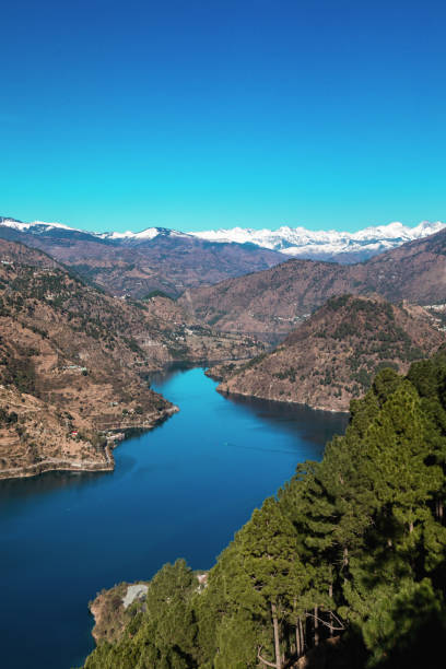 lago de chamera em chamba - himalayas mountain aerial view mountain peak - fotografias e filmes do acervo