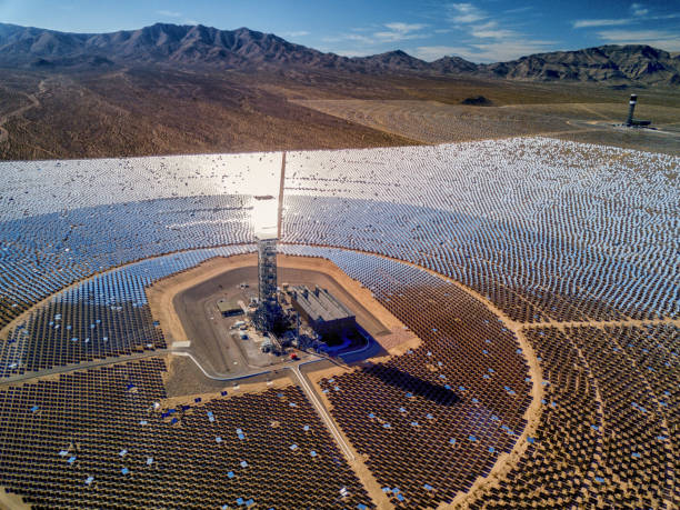 Ivanpah Solar Thermal Energy Plant in California Solar mirror and tower thermal energy plant heliostat photos stock pictures, royalty-free photos & images