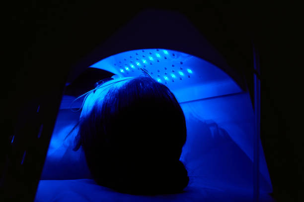 Cosmetology. Woman Face At Red Light Treatment At Beauty Clinic Cosmetology. Woman Face Getting Blue Light Oxygen Treatment At Beauty Clinic. Facial Photo Therapy. High Resolution light therapy stock pictures, royalty-free photos & images