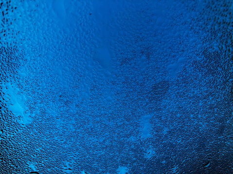 Fondo de cristal azul mojada photo