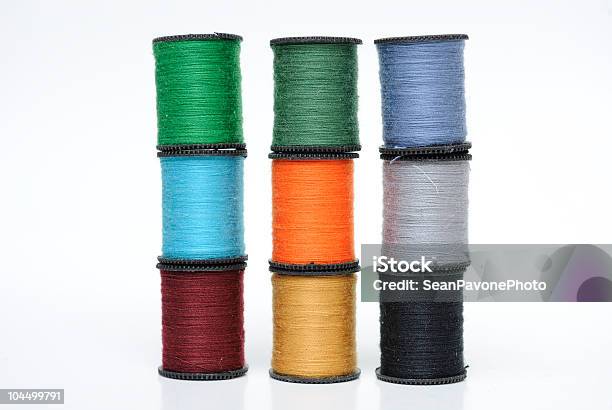 Foto de Colorido Spools De Encadeamento e mais fotos de stock de Bobina - Bobina, Colorido, Consertar