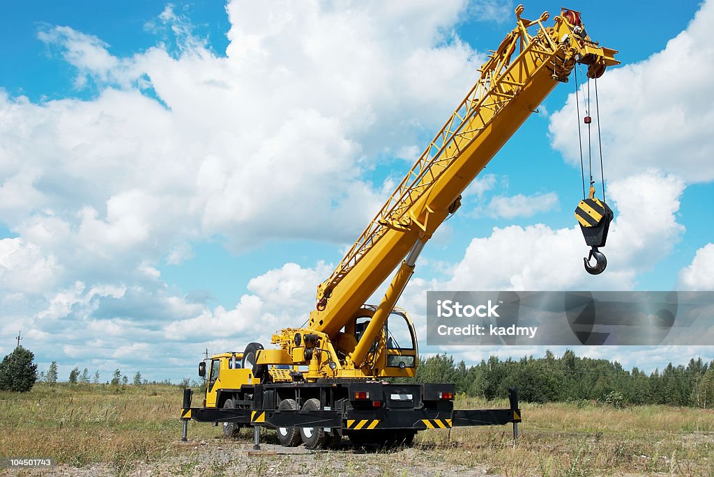 Grue mobile avec boom augmenté en plein air - Photo de Grue - Engin de chantier libre de droits