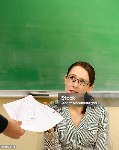 Photo libre de droit de Étudiant Par Un F banque d'images et plus d'images libres de droit de Bulletin scolaire - Bulletin scolaire, Enseignant, Expression négative