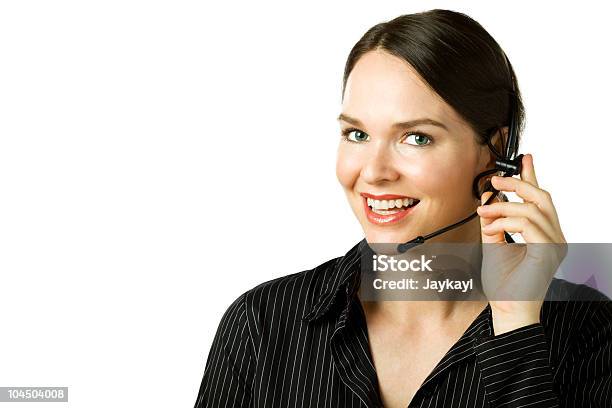 Atractiva Mujer Con Auriculares Aislados En Blanco Foto de stock y más banco de imágenes de Adulto - Adulto, Adulto joven, Agente de servicio al cliente