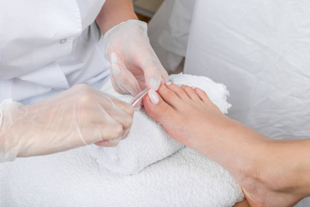 manicurist uses tools for a pedicure - twisted ankle fotos imagens e fotografias de stock