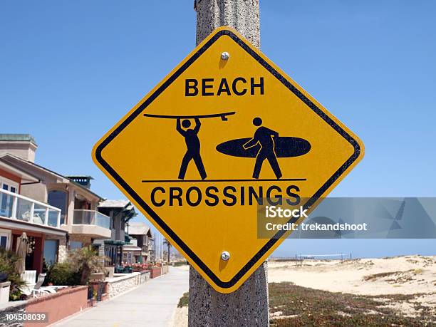 Spiagge Della California Crossing - Fotografie stock e altre immagini di Segnale - Segnale, Surf, Albero
