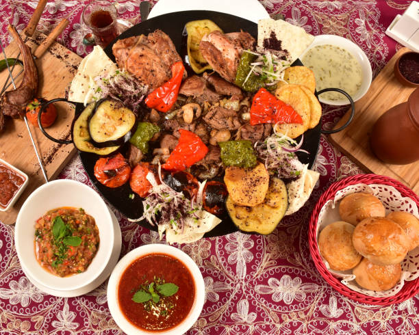 ドバイで健康と栄養価の高いトルコ料理やアラビア料理 - traditional foods ストックフォトと画像
