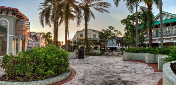 istock Sunrise over the Third Street shopping district in Old Naples 1045116112