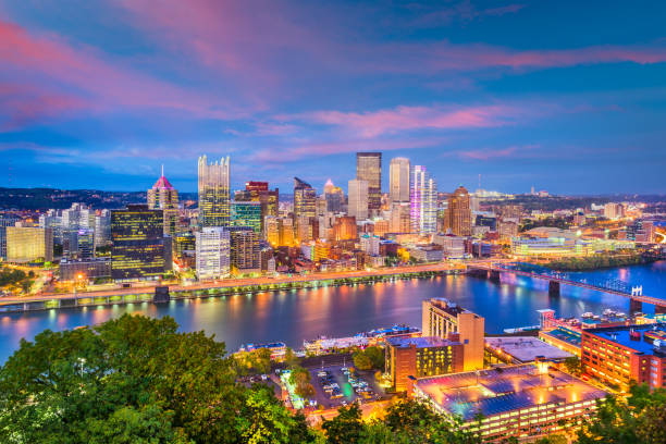 istock Pittsburgh, Pennsylvania, USA Skyline 1045130994