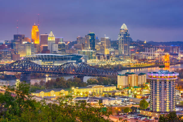 istock Cincinnati, Ohio, USA Skyline 1045133588