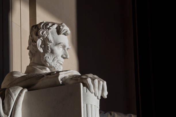 abraham lincoln estatua en el monumento de washington - abraham lincoln washington dc statue president fotografías e imágenes de stock