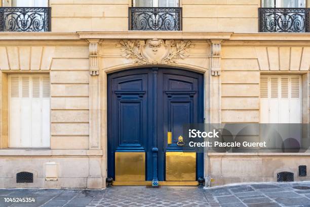 Paris Alte Holztür Stockfoto und mehr Bilder von Paris - Paris, Tür, Tor - Konstruktion