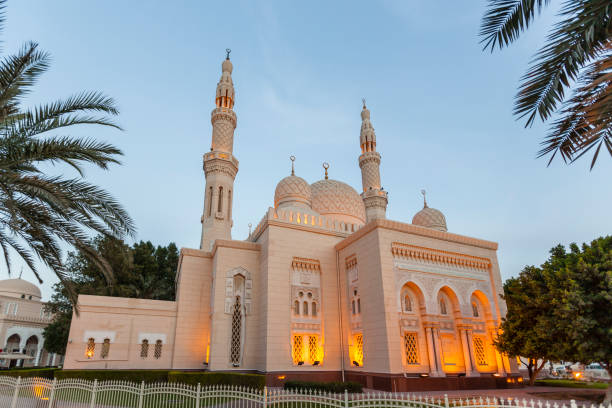 mesquita de jumeirah em dubai, united arab emirates - jumeirah mosque - fotografias e filmes do acervo