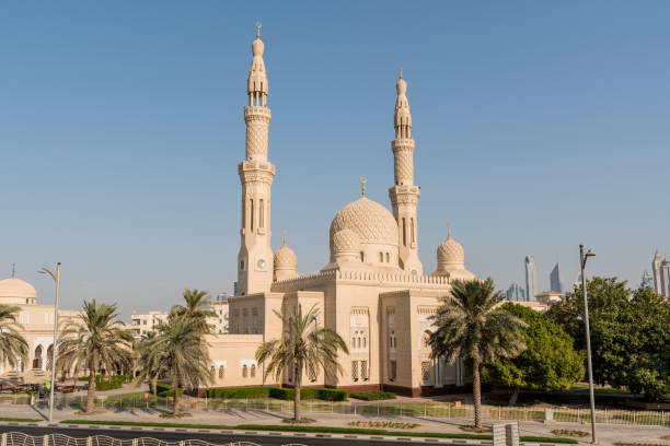 mesquita de jumeirah em dubai, united arab emirates - jumeirah mosque - fotografias e filmes do acervo