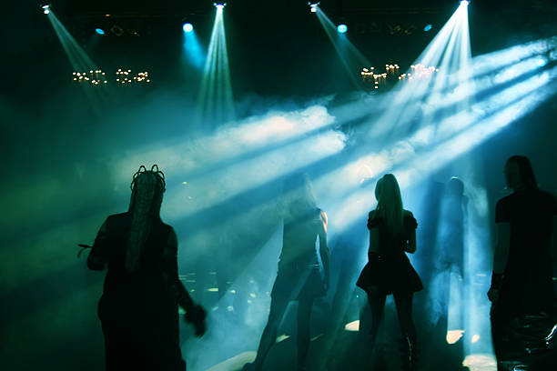 silhouetten der tanz jugendliche - futurepop stock-fotos und bilder