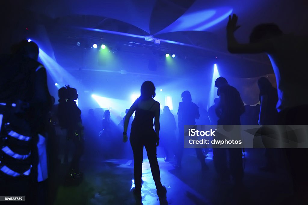 Pessoas de dança em uma discoteca underground - Royalty-free Adolescente Foto de stock