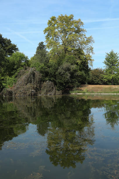 istock lac of paris 