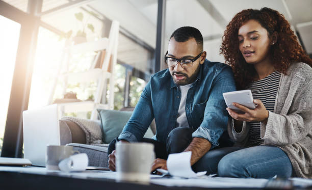 istock They handle their bills just fine together 1045302138