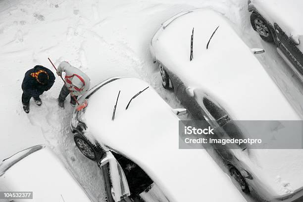 Neve E Automóveis - Fotografias de stock e mais imagens de Carro - Carro, Inverno, Problema